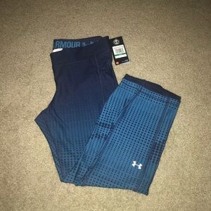 NWT Under Armour Size L cropped leggings heat gear